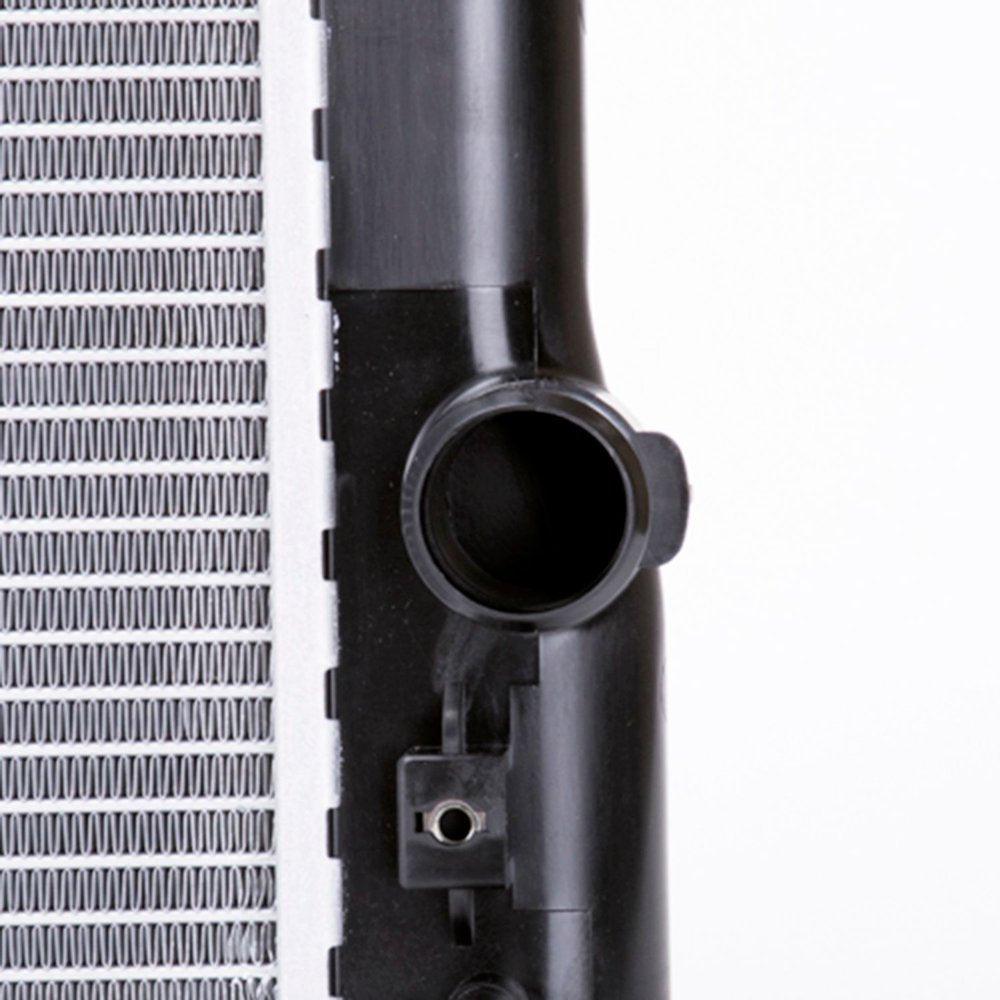 13097 Plastic/Aluminum Radiator for Chevrolet Aveo Fits 2010 Pontiac G3