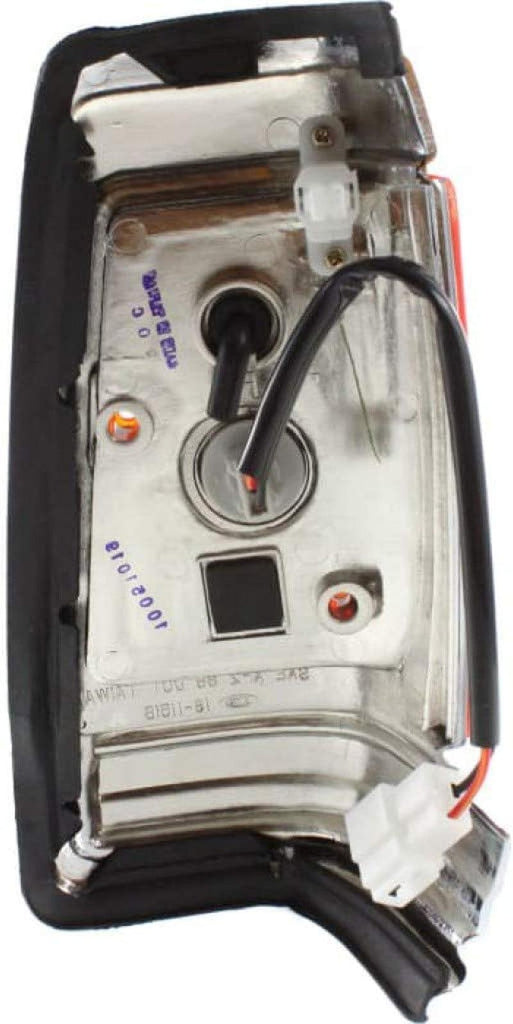 For Nissan Pickup Corner Light 1983 84 85 1986 Driver & Passenger Side Pair/Set | 4 Wheel Drive | Amber Lens | W/Chrome Trim | NI2550102 + NI2551102 | 2618010W00 + 2618510W00