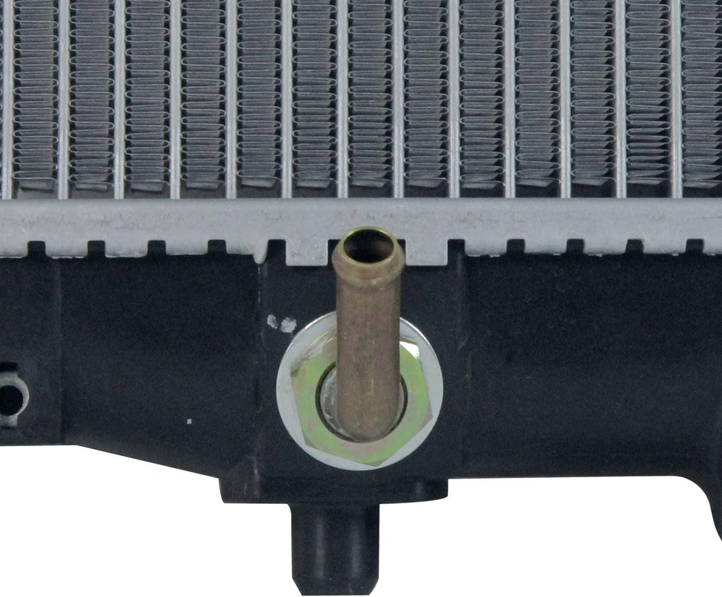 2933 Radiator Compatible with 2004-2006 Suzuki XL-7